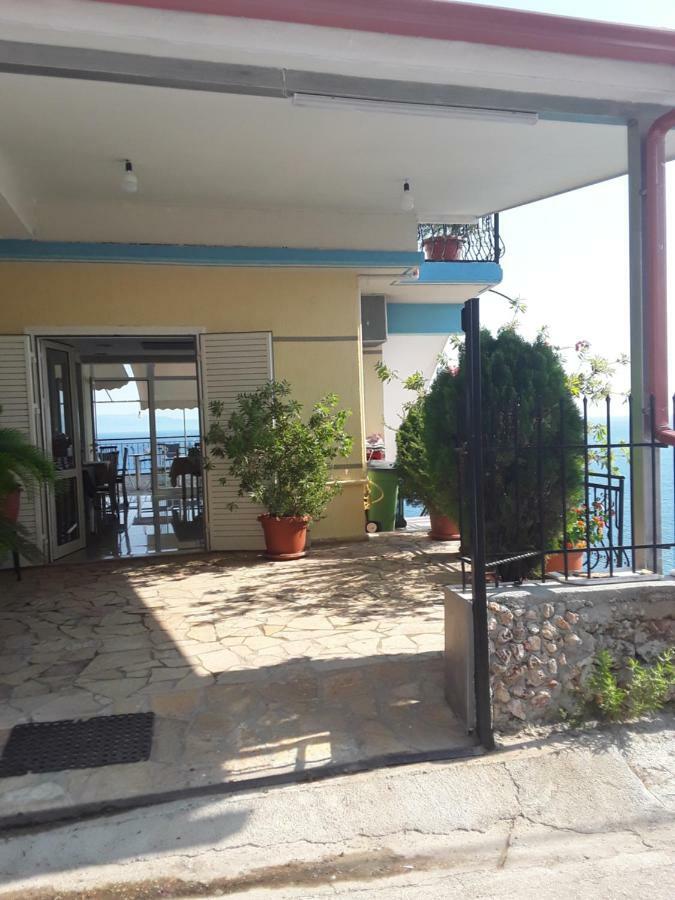 Odhisea Hotel Restaurant 체파로 외부 사진