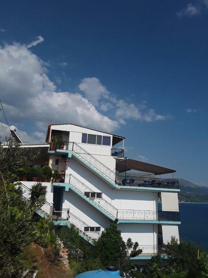 Odhisea Hotel Restaurant 체파로 외부 사진